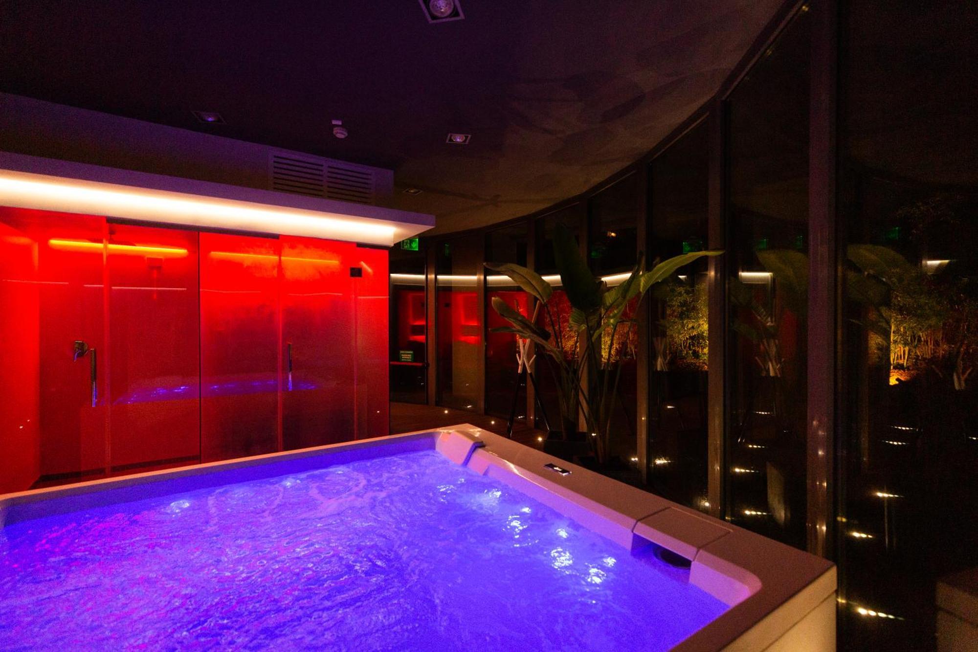 Zambala Luxury Apartahotel 2*